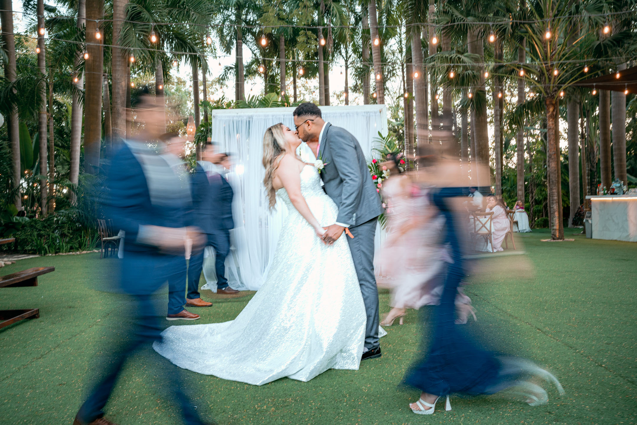 Garden wedding kiss